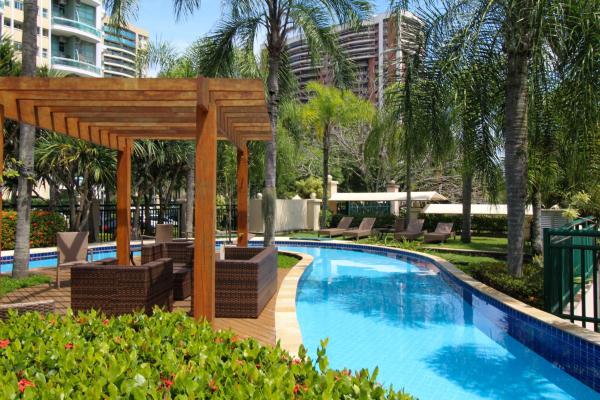 På billedet ses objektet Barra da Tijuca - 508 - De Frente para Maravilhosa Piscina - Estacionamento Gratuito - Academia Comphania Atletica - Balsa para Praia Grátis - Microondas - Geladeira Grande - Recepção 24horas - Wi-Fi - Com Pia beliggende i byen Barra da Tijuca.