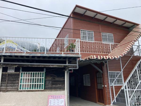 写真には奮起湖市にある老老街 誠君民宿が写っています。