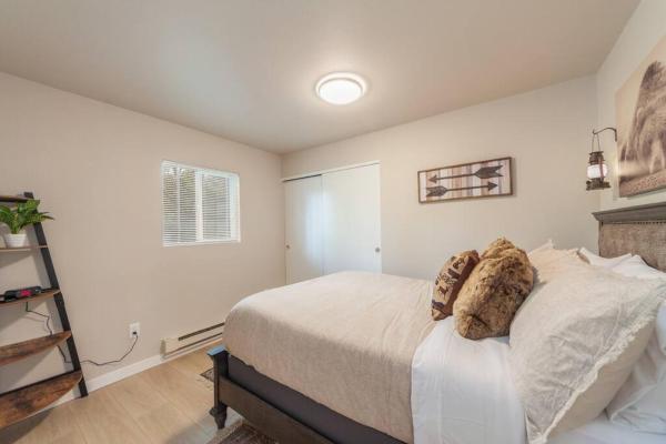 Billede 9: Cozy Duplex Unit - Beautiful Lake Views!