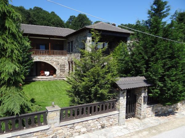 På billedet ses objektet Villa Ria beliggende i byen Flámbouron.