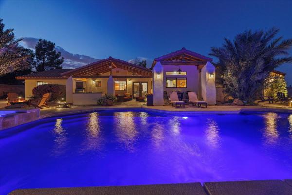 Na foto é possível ver o objeto Luxury villa with pool and spa localizado na cidade de Las Vegas.