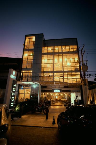A la foto es mostra l'objecte Uno Hotel situat a la ciutat de Limoeiro.