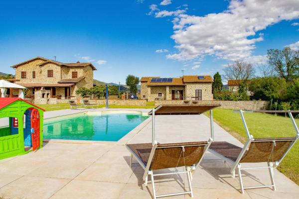 På billedet ses objektet Villa Castaldo beliggende i byen Poderi Rancoli.