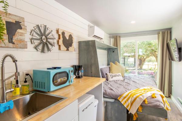 A la foto es mostra l'objecte The Container Retreat at 290 Wine Trail #2 Adventure awaits! situat a la ciutat de Hye.