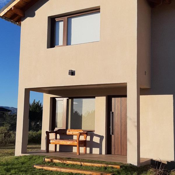 A la foto es mostra l'objecte Jardín de Estepa situat a la ciutat de Dina Huapi.