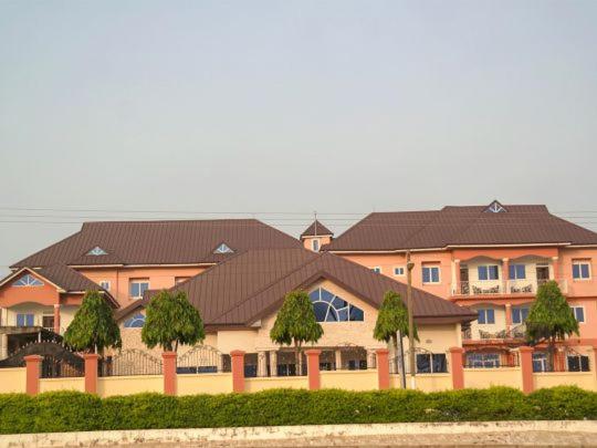 The photo shows the Yakam Hotel Limited located in the city of Kintampo.