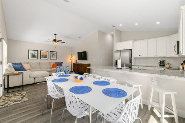 A la foto es mostra l'objecte SunRise Cottage - Minutes to Downtown & Beaches situat a la ciutat de St. Augustine.