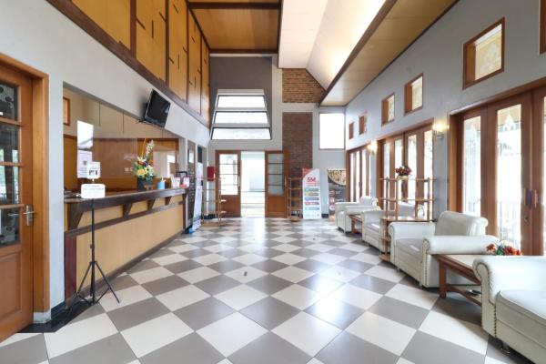 The photo shows the Kampung Pa'go Resort Hotel located in the city of Pasirjambu.