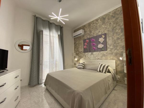 Sea&sun apartament chiaia, Неаполь