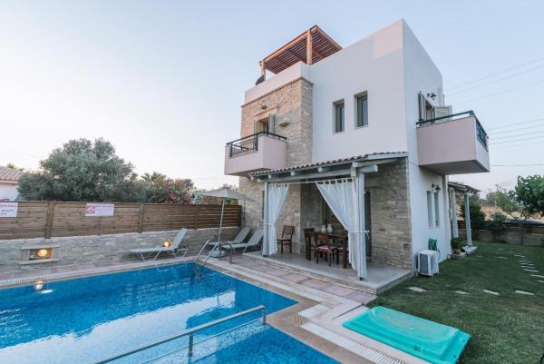 The photo shows the Villa Eleni located in the city of Pitsidia.