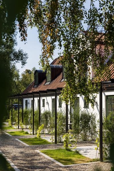 Na fotografii je vidět objekt Ekenäs Gård på Österlen nacházející se ve městě Kivik.