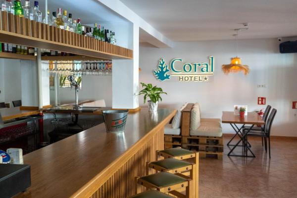 På billedet ses objektet Coral beach house & food beliggende i byen Playa de Palma.