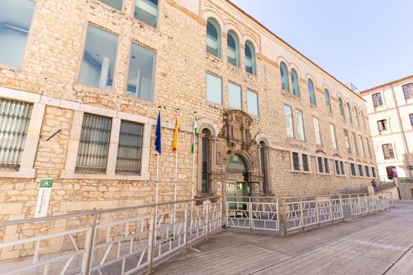 A la foto es mostra l'objecte Albergue Inturjoven Jaen situat a la ciutat de Jaén.