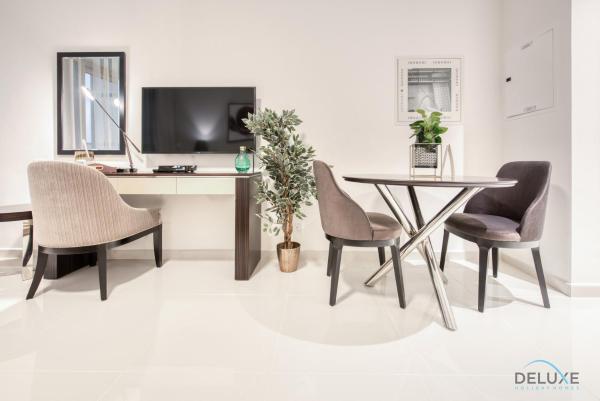 Na fotografii je vidět objekt Stunning Studio at Golf Promenade 2A Damac Hills by Deluxe Holiday Homes nacházející se ve městě Dubaj.
