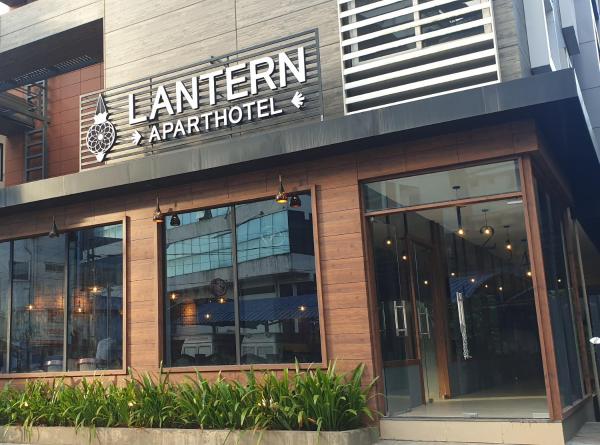写真にはPerintalmanna市にあるLantern Apart Hotelが写っています。