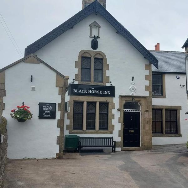 Na zdjęciu widoczny jest obiekt The Black Horse Inn położony w mieście Settle.