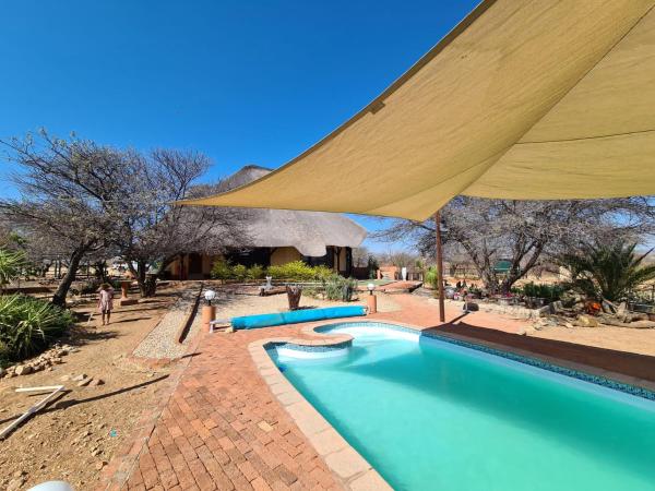 På bilden syns objektet Privathaus mit eigenem Pool - Windhoek som ligger i staden Dusternbrook.