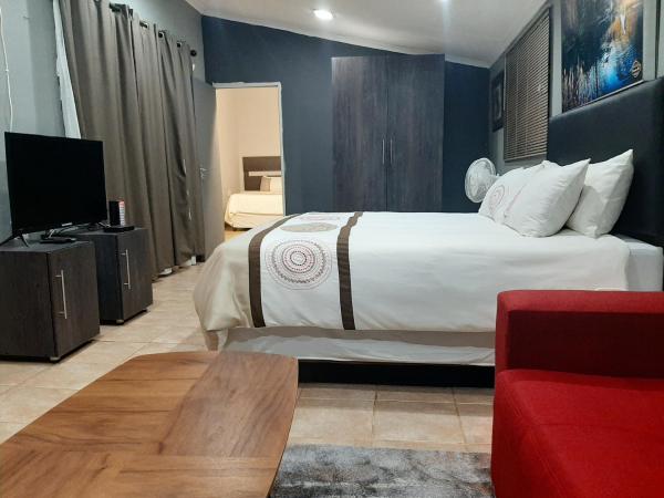A la foto es mostra l'objecte STORGE LODGE AND EVENTS VENUE situat a la ciutat de Kroondal.