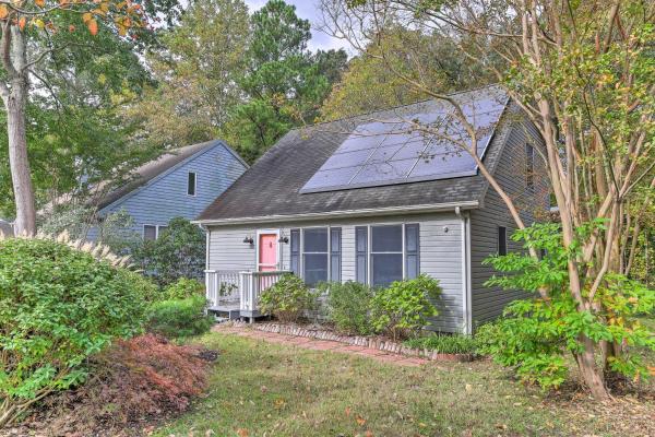 På billedet ses objektet Lewes Cottage with Pool Access 10 Mi to Beach! beliggende i byen Long Neck.