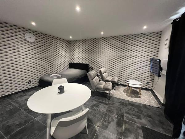 A la foto es mostra l'objecte Joli appartement situat a la ciutat de Blanzy.
