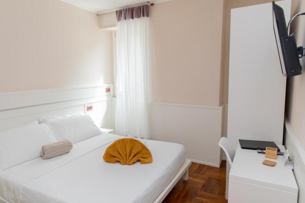 Emma 12, Roma