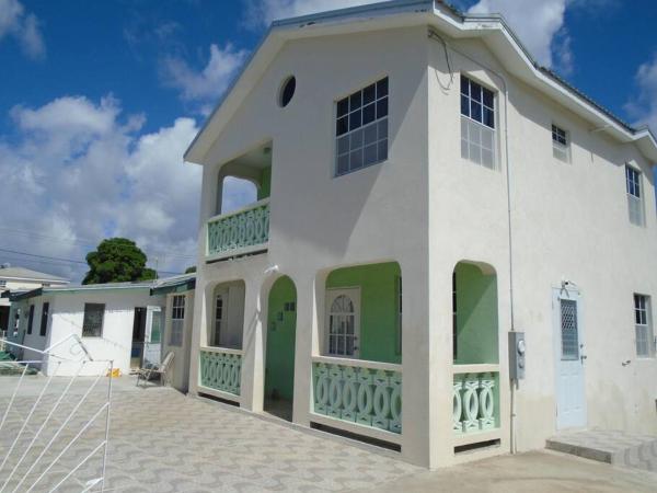 Simply Beautiful Two Storey home/apt awaits you, Сент-Джеймс