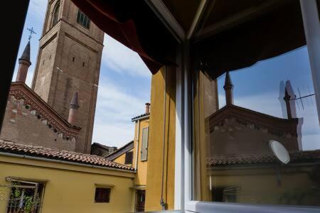 CHARME Appartamento immerso tra le mura bolognesi, Bologna