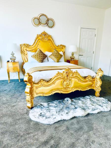 På billedet ses objektet Winter Gardens Royal Suite Blackpool beliggende i byen Blackpool.