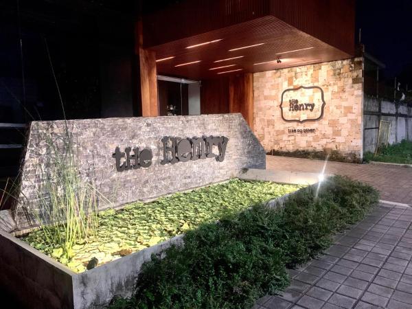 Na zdjęciu widoczny jest obiekt The Henry Hotel Roost Bacolod położony w mieście Bacolod.