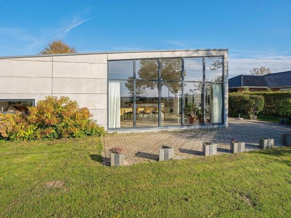 Na fotografii je vidět objekt 6 person holiday home in Væggerløse-By Traum nacházející se ve městě Væggerløse.