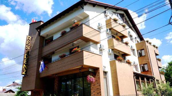 The photo shows the Hotel Residenz located in the city of Suceava.