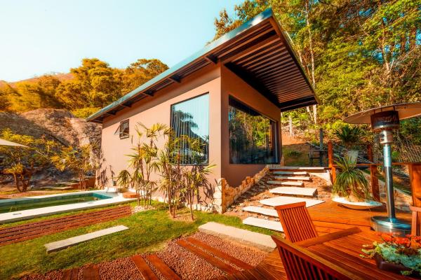 A la foto es mostra l'objecte Cabana Secreta situat a la ciutat de Petrópolis.