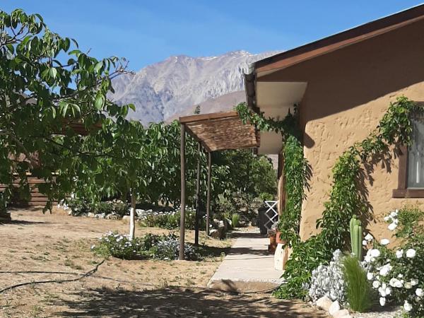 The photo shows the Cabaña entre Nogales located in the city of Hurtado.