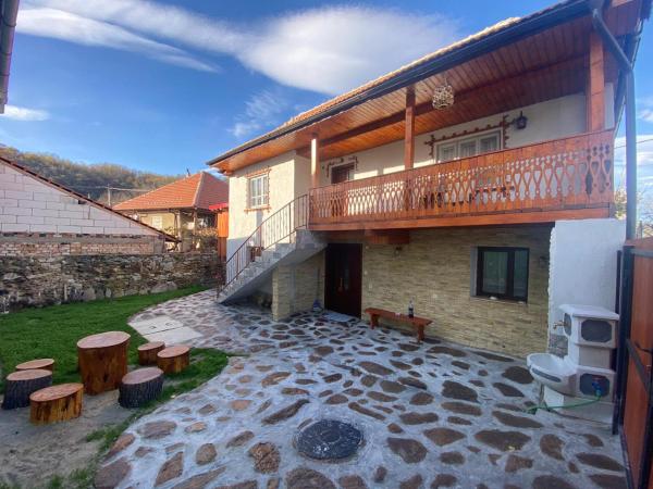 En la foto se muestra el objeto Casa Cireșu ubicado en la ciudad de Jupâneşti.