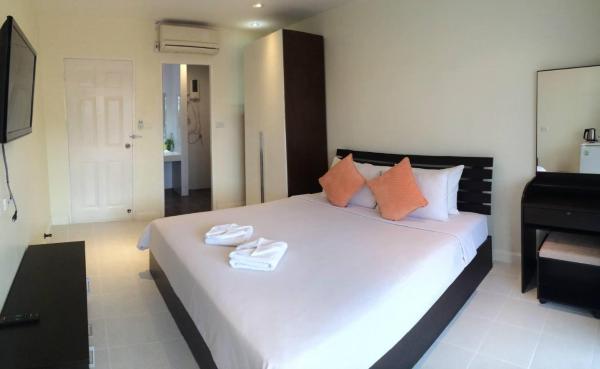A la foto es mostra l'objecte Glitter House Phuket situat a la ciutat de Kata Beach.