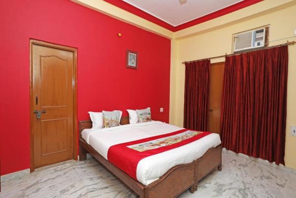På billedet ses objektet Ratan Haveli Pushkar beliggende i byen Pushkar.