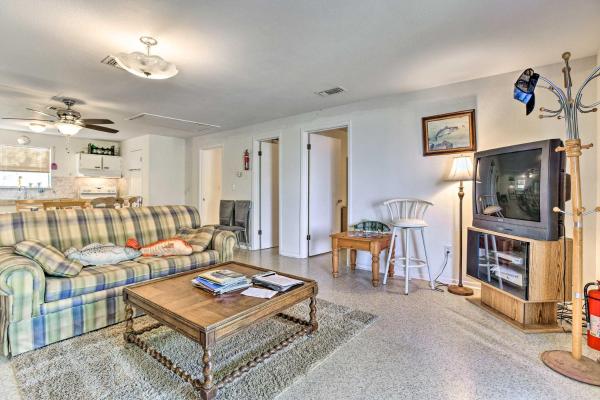 A la foto es mostra l'objecte Fishing Pier, Kayaks Bayfront Home in Palacios! situat a la ciutat de Palacios.
