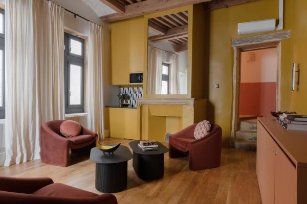 På billedet ses objektet MiHotel Saint Jean beliggende i byen Lyon.