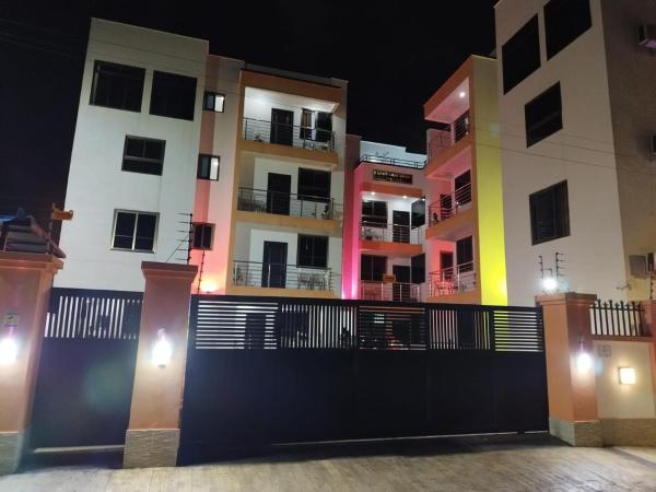Bilde 2: 3 Bed Furnished Apartment - Wifi Aircon Parking