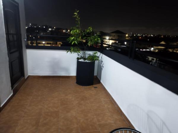 Bilde 9: 3 Bed Furnished Apartment - Wifi Aircon Parking