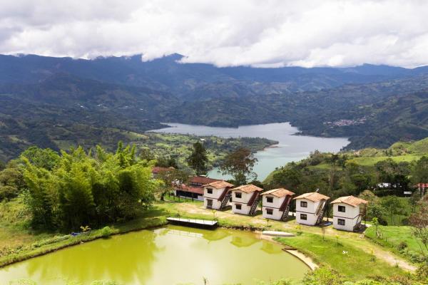 A la foto es mostra l'objecte Hotel Campestre Entre Cerros situat a la ciutat de Gama.