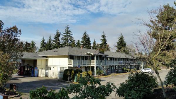 A la foto es mostra l'objecte Motel Puyallup situat a la ciutat de Puyallup.