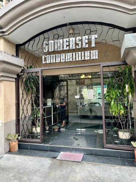 A la foto es mostra l'objecte Somerset Condominium Tower 1 situat a la ciutat de Manila.