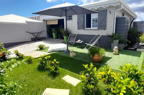 En la foto se muestra el objeto TI GARDEN et son jacuzzi privé à Ste Luce ubicado en la ciudad de Les Coteaux.