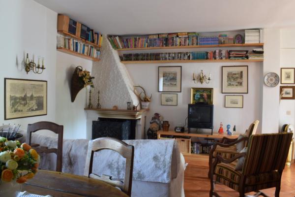 På billedet ses objektet Casa Rosa beliggende i byen Pescasseroli.