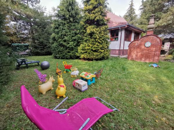 写真にはセルビアディヴツィバレ市にあるVila Idilaが写っています。