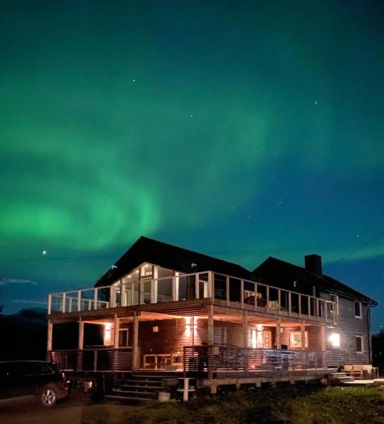 In the heart of the Lyngen alps, Holmen i Lyngen, Lyngseidet