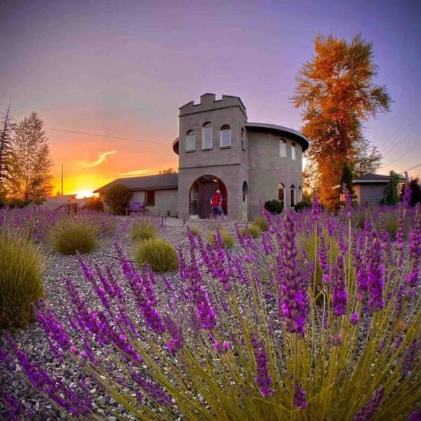 Auf dem Foto ist das Objekt Lavender Castle in der Stadt Sequim zu sehen.