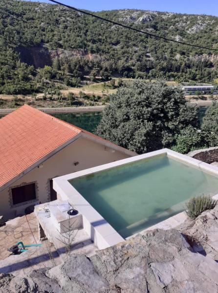 A la foto es mostra l'objecte VILLA ZRMANJA - 3 appartementen situat a la ciutat de Bilišane.