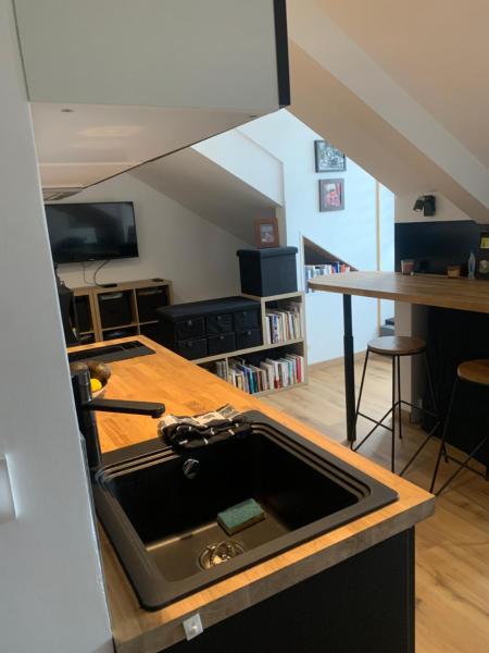 A la foto es mostra l'objecte studio moderne situat a la ciutat de Barcelonnette.